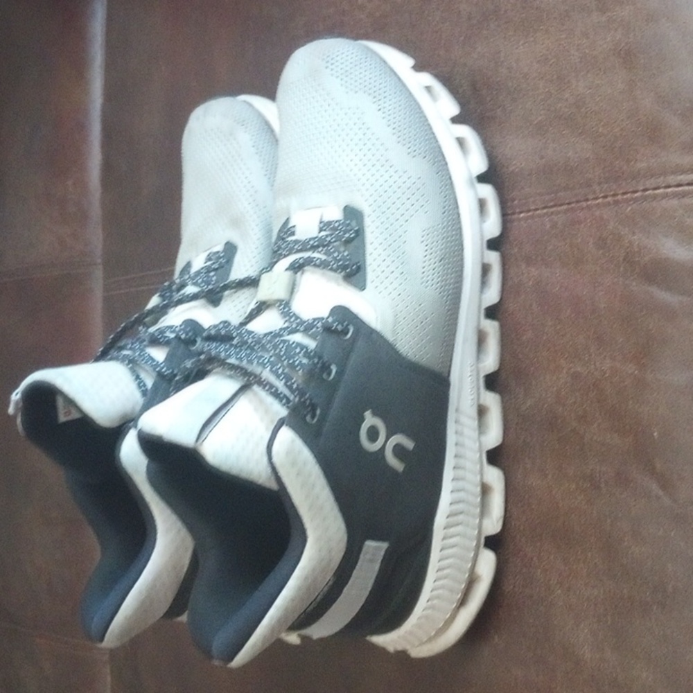 On Cloud Hi Edge Running Sneakers, Sz 10..Offers Welcome.